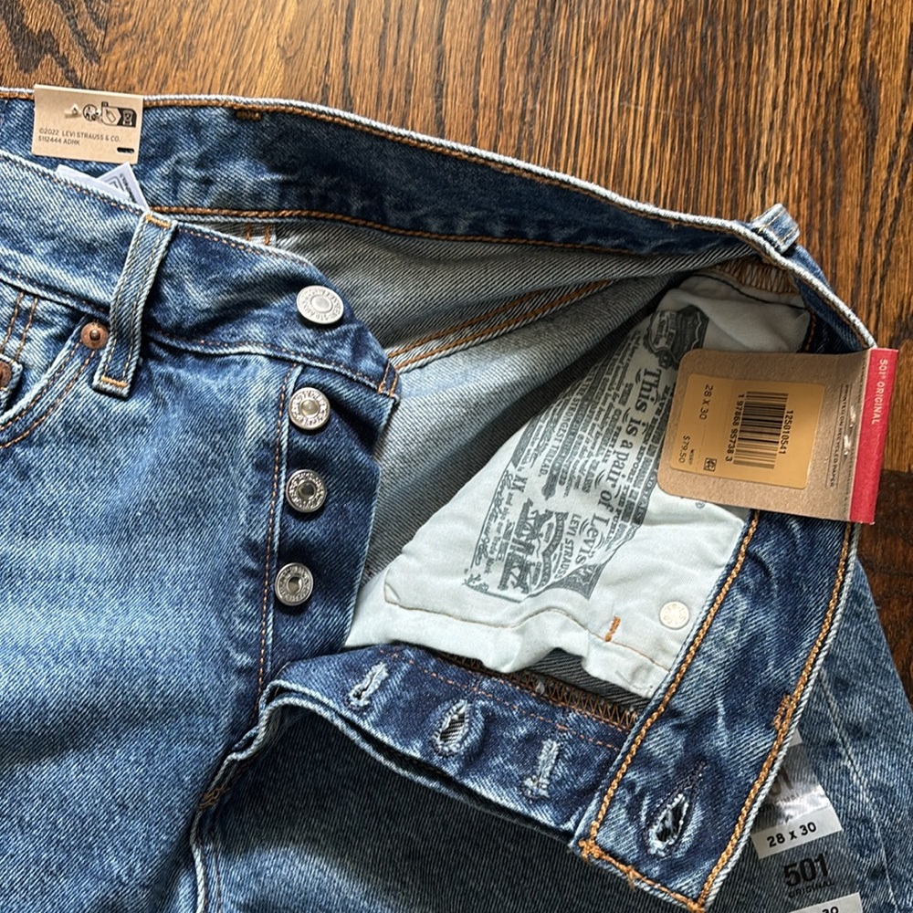 NWT Levi's Classic 501 Blue Jeans with Patch Detail 28x30 - Picture 10 of 10